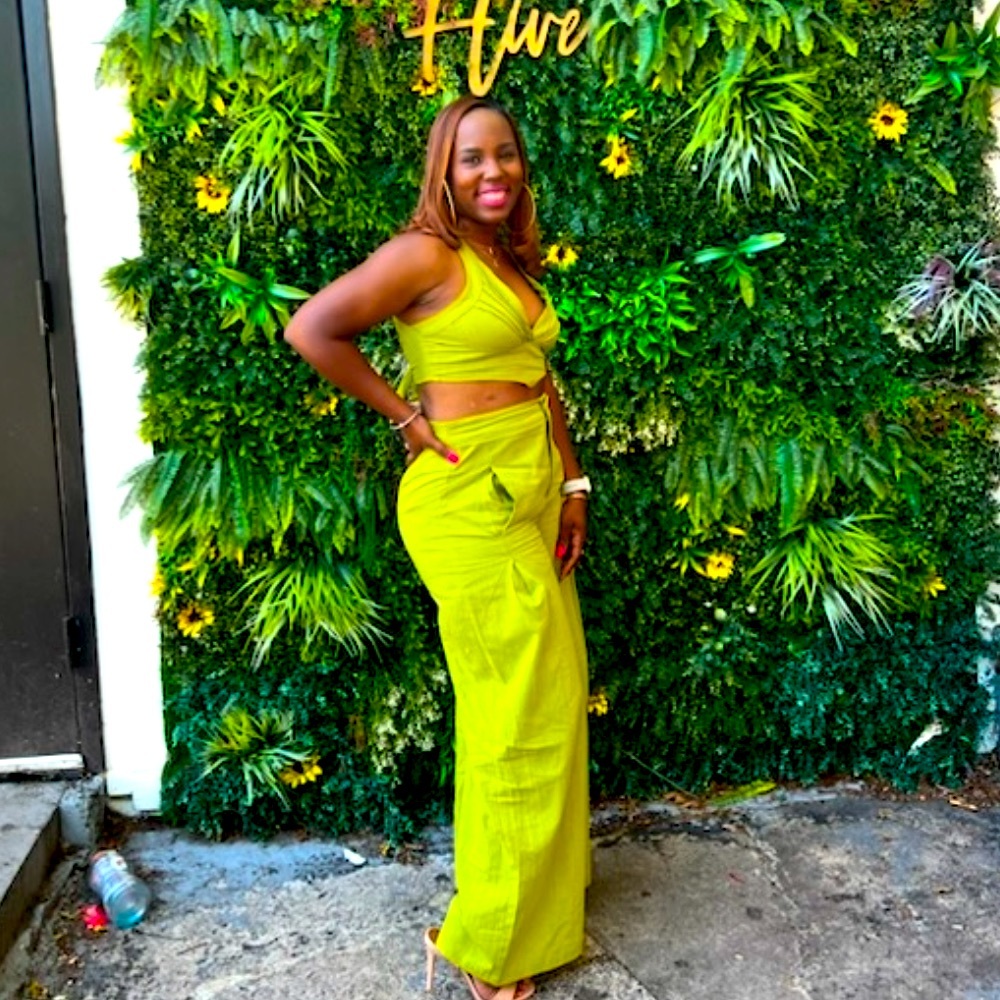 SHEIN Privé Crisscross Tie Back Top & Slant Pockets Wide Leg Pants